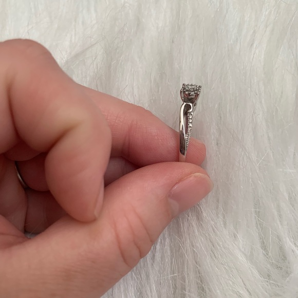 🆕Diamond engagement ring round cut 10k white gold - Picture 5 of 8